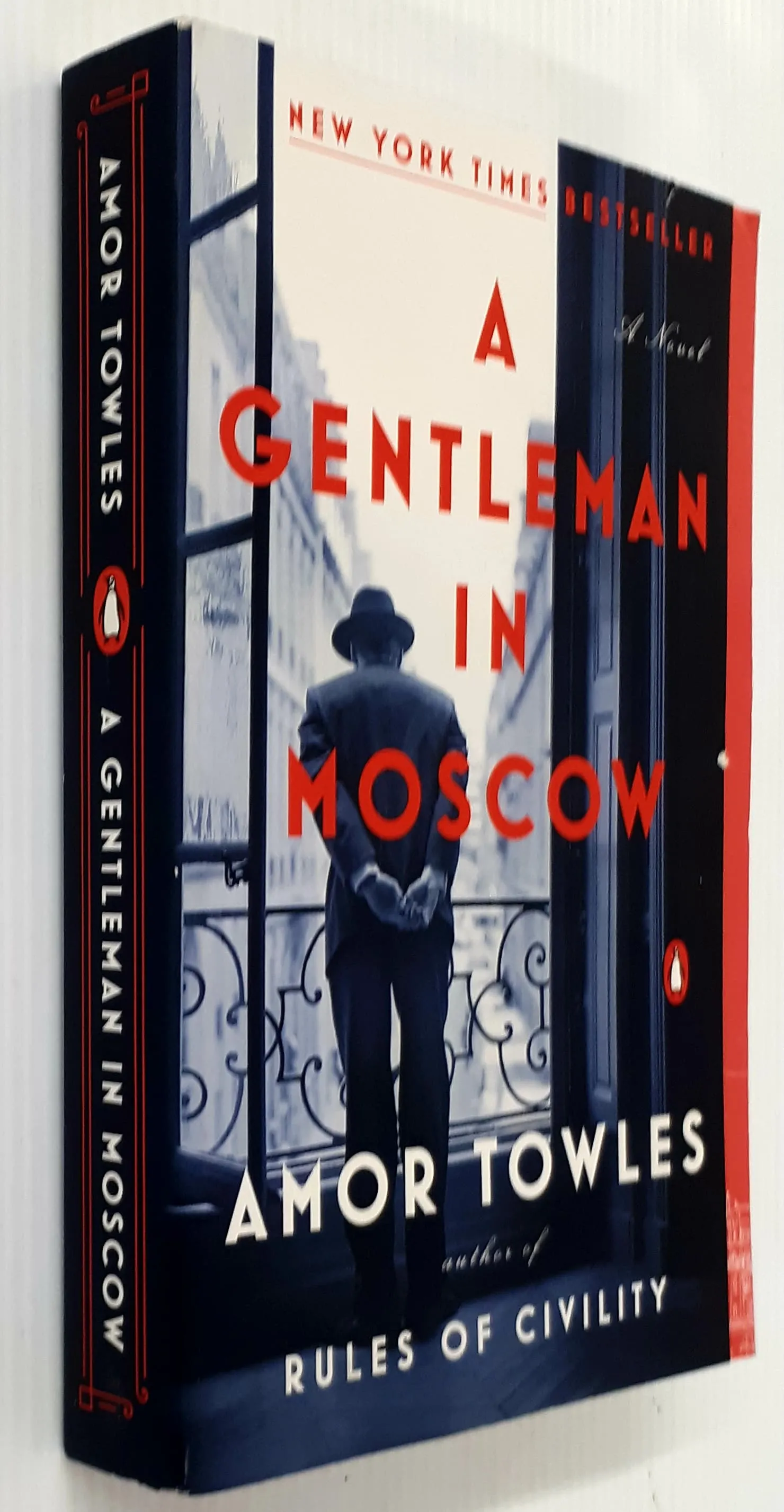 A GENTLEMAN IN MOSCOW - Amor Towles