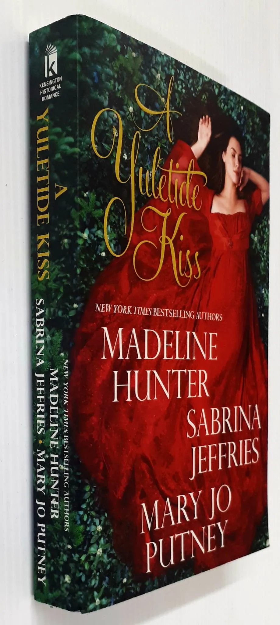 A YULETIDE KISS - Madeline Hunter, Sabrina Jeffries, Mary Jo Putney